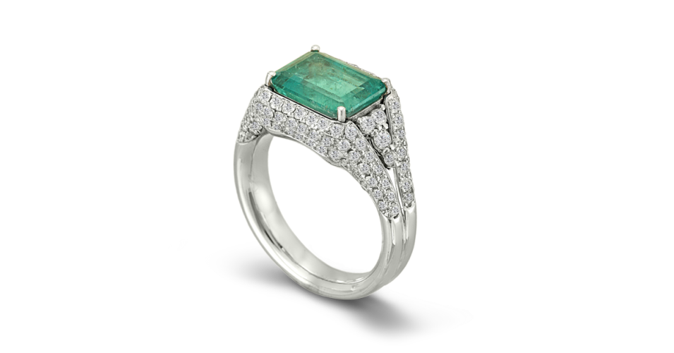 Emerald Ring With Diamonds