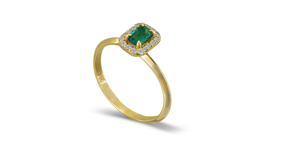 Ring With Baguette Cut Emerald
